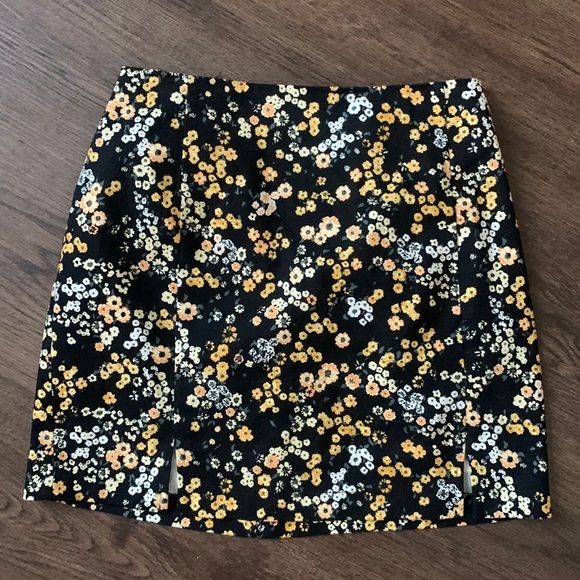 Eyeshadow Dresses & Skirts - Eyeshadow floral mini skirt size 3